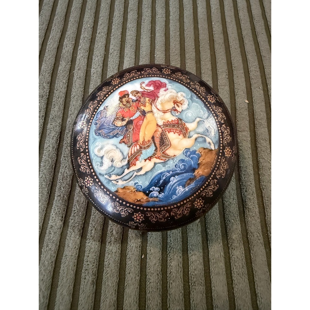 Russian Kholuy Porcelain Music Box Princess & Elisey Sergey Devyatkin 1990 2096B